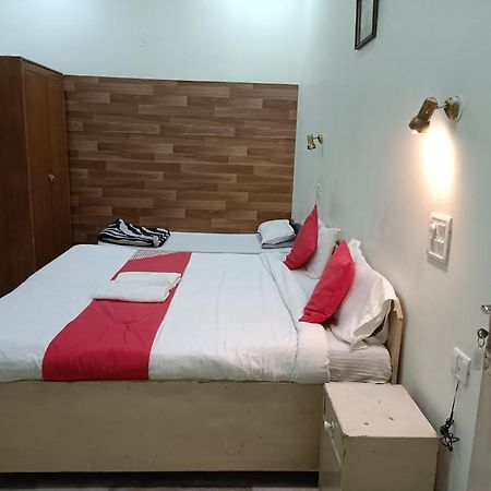 Lavi Hotel Hari Darshan - 10 Meter from Golden Temple Amritsar Eksteriør billede