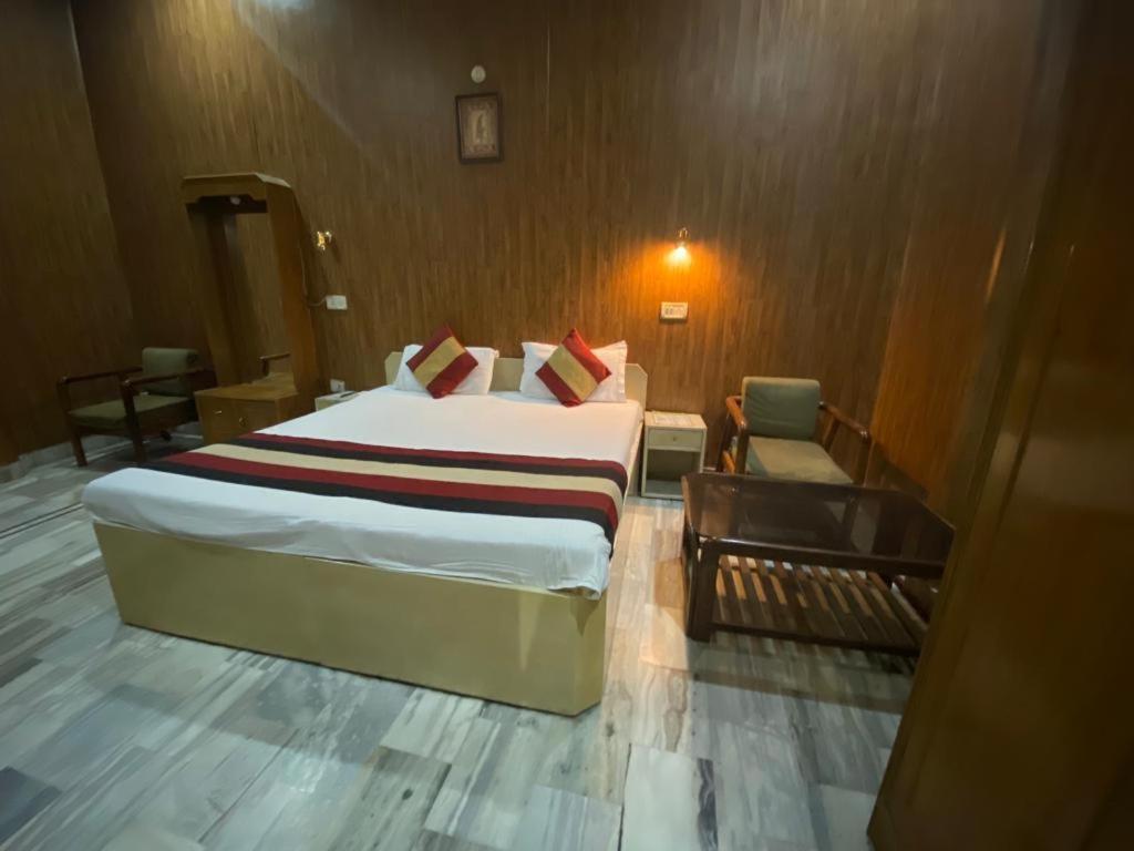 Lavi Hotel Hari Darshan - 10 Meter from Golden Temple Amritsar Eksteriør billede