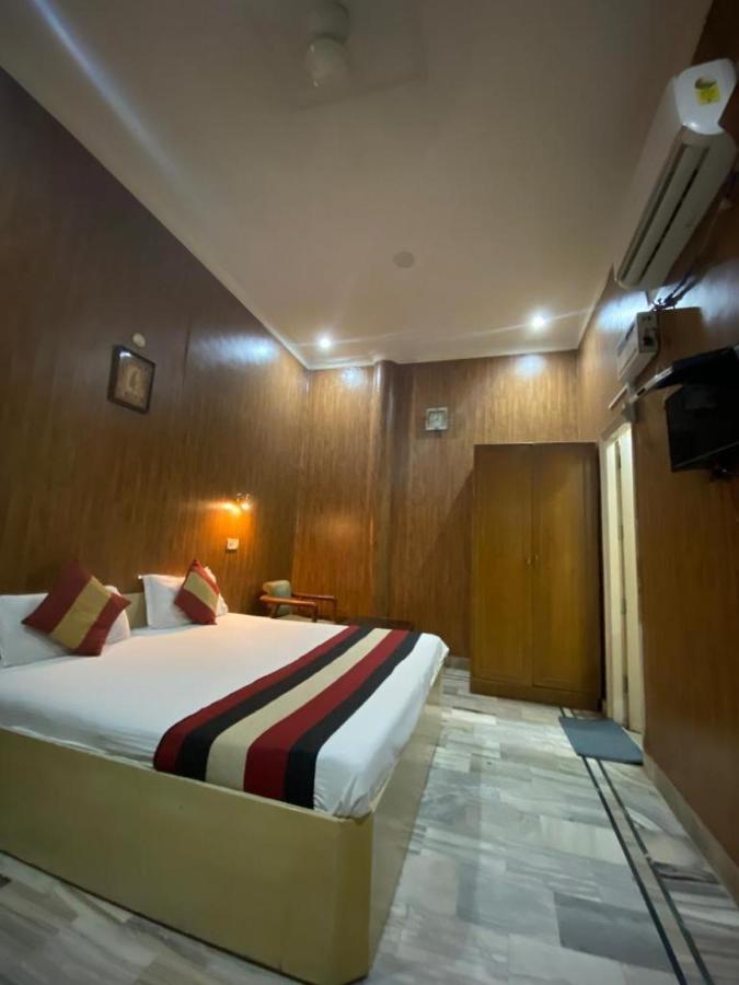 Lavi Hotel Hari Darshan - 10 Meter from Golden Temple Amritsar Eksteriør billede